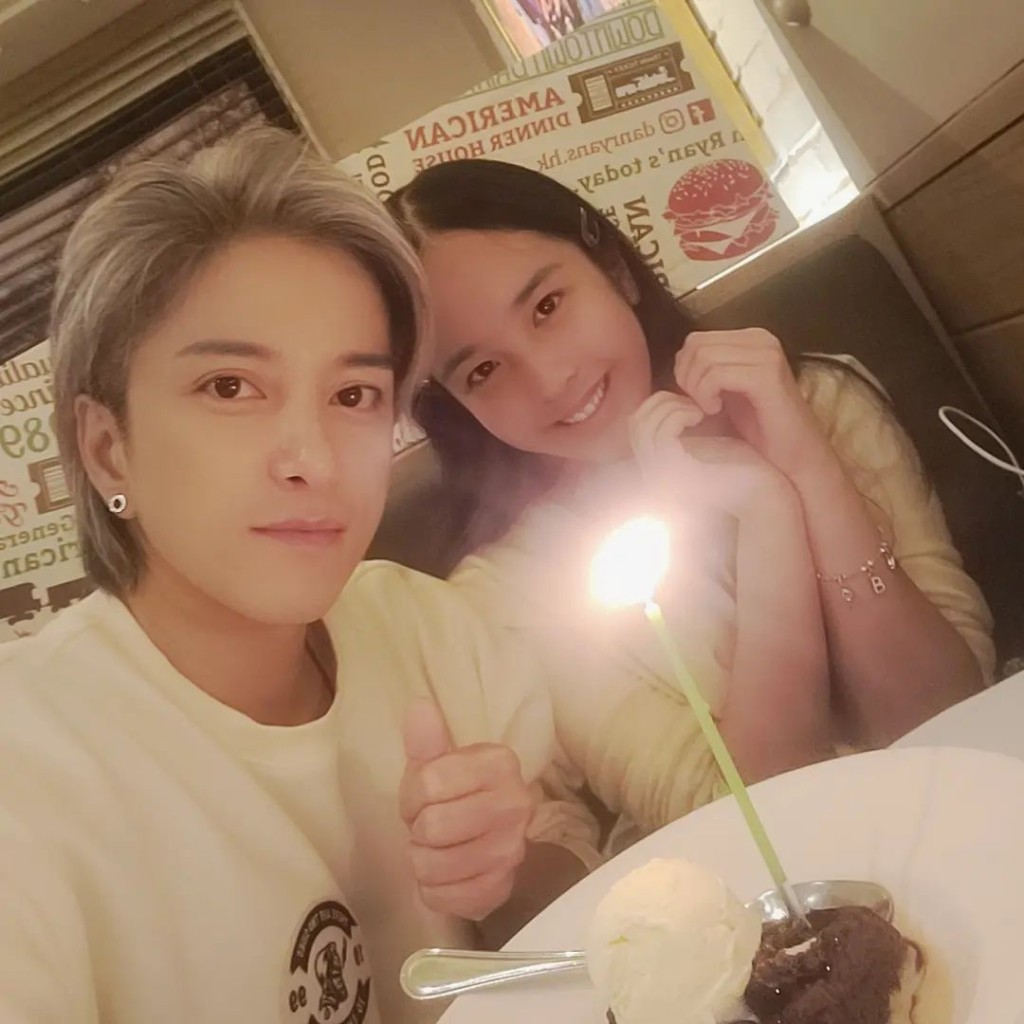 與張彥博似足小情侶。